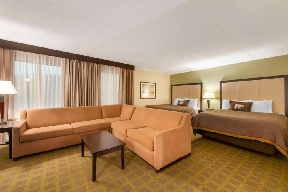 Best Western Plus White Bear Country Inn